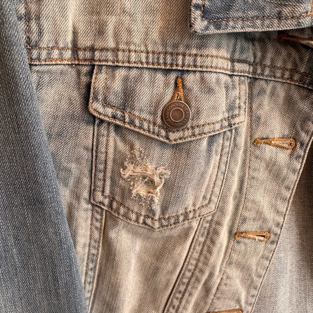 Cropped Jean Jacket - Picture 4 of 10